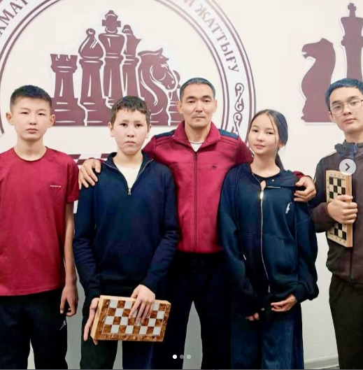 Аудандық Шахмат ойыннан Мырзатай орта мектебі 1-ші орын алып облысқа жолдама алдық.