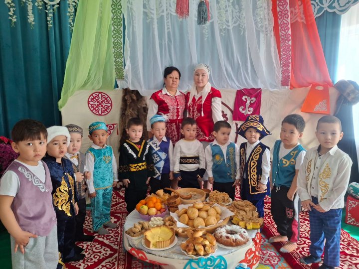 22 наурыз- Ұлыстың ұлы күніне арналған "Балапан" орта  тобының "Армысың әз Наурыз" атты ертеңгілігі өткізілді.